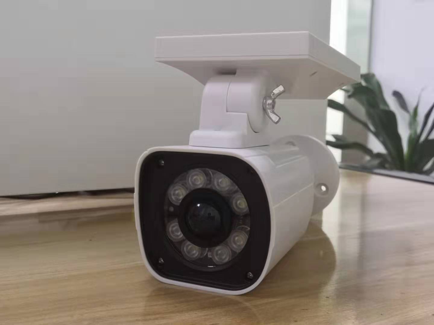 Luz con cámara de simulación solar creativa para patio